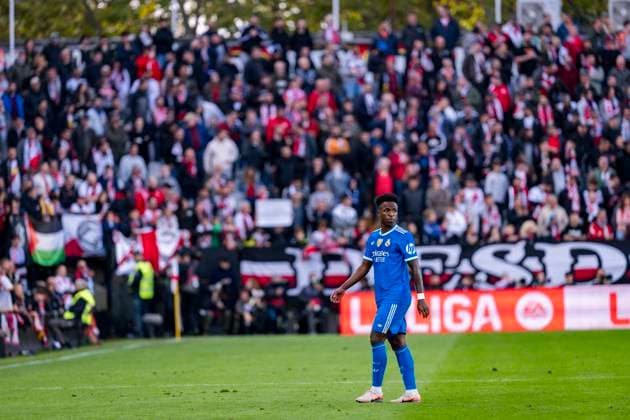 Rayo Vallecano vs Real Madrid - LaLiga EA Sports Vinicius Junior of Real Madrid is seen during the LaLiga EA Sports football match between Rayo Vallecano and Real Madrid at Estadio Vallecas on November 09, 2025 in Madrid, Spain. Madrid Estadio Vallecas Madrid Spain Copyright: xAlbertoxGardinx AGardin_20251109_Foot_Liga_Rayo_ReaMad_0272