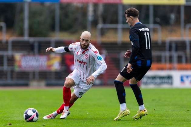 Regionalliga West Fortuna Köln SC Paderborn U21, 09 11 2025 Adrian Stanilewicz Fortuna Köln, 20 , Georg Ermolaev SC Paderborn U21, 11 Regionalliga West, Fortuna Köln SC Paderborn U21, 15 Matchday, on 09 11 2025, Südstadion, Cologne Copyright: xBEAUTIFULxSPORTS Meuselx
