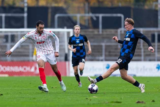Regionalliga West Fortuna Köln SC Paderborn U21, 09 11 2025 Hamadi Al Ghaddioui Fortuna Köln, 18 , Luis Flörke SC Paderborn U21, 22 Regionalliga West, Fortuna Köln SC Paderborn U21, 15 Matchday, on 09 11 2025, Südstadion, Cologne Copyright: xBEAUTIFULxSPORTS Meuselx