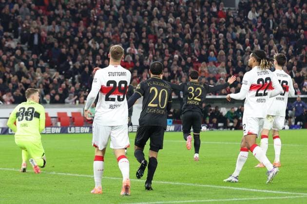 09 11 2025, xrekx, Fussball 1 Bundesliga, VfB Stuttgart FC Augsburg v l Torjubel nach dem Tor zum celebrating the goal 0 1 durch Fabian Rieder FC Augsburg DFL DFB REGULATIONS PROHIBIT ANY USE OF PHOTOGRAPHS as IMAGE SEQUENCES and or QUASI VIDEO Stuttgart