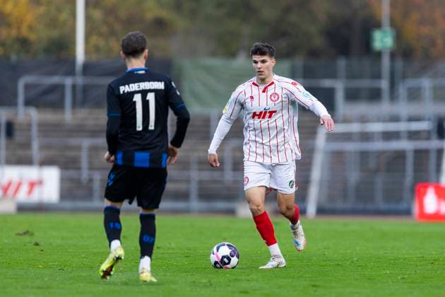 Regionalliga West Fortuna Köln SC Paderborn U21, 09 11 2025 Nico Thier Fortuna Köln, 7 , Georg Ermolaev SC Paderborn U21, 11 Regionalliga West, Fortuna Köln SC Paderborn U21, 15 Matchday, on 09 11 2025, Südstadion, Cologne Copyright: xBEAUTIFULxSPORTS Meuselx