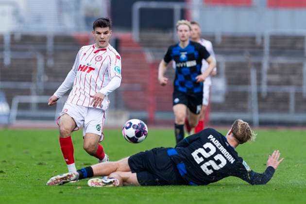 Regionalliga West Fortuna Köln SC Paderborn U21, 09 11 2025 Nico Thier Fortuna Köln, 7 , Luis Flörke SC Paderborn U21, 22 Regionalliga West, Fortuna Köln SC Paderborn U21, 15 Matchday, on 09 11 2025, Südstadion, Cologne Copyright: xBEAUTIFULxSPORTS Meuselx
