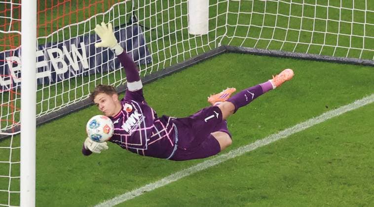 09 11 25 VfB Stuttgart FC Augsburg Germany, Stuttgart, 09 11 2025, Football, Bundesliga, Season 2025 2026, VfB Stuttgart FC Augsburg header goal Deniz Undav not in picture, Goalkeeper Finn Dahmen Augsburg clears behind the goal line