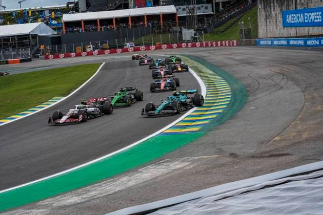 Formula 1 MSC Cruises Grande Prêmio de São Paulo 2025 Remy Midez OVERTAKE MAXPPP - São Paulo 09 11 2025 Race start 14 ALONSO Fernando (esp), Aston Martin Aramco Cognizant, action at the Formula 1 MSC Cruises Grande Prêmio de São Paulo 2025, the 21st round of the 2025 FIA Formula 1 World Championship, WM, Weltmeisterschaft at the Autódromo José Carlos Pace in São Paulo, interlaces, Brazil, from 6 to 9 November 2025 São Paulo Brazil  Copyright: xOVERTAKE MAXPPPxRemyxMidezx OVT202511099275 OVT202511099275