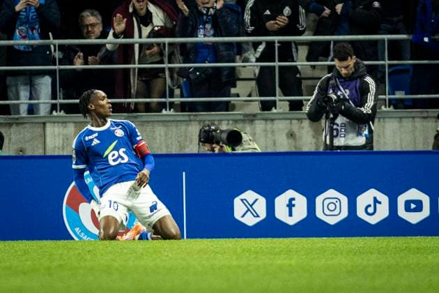 FOOTBALL: Ligue 1 Racing Strasbourg (RCS) vs Lille. 09 11 2025 Stade de la Meinau. Strasbourg - France Joie des joueurs de l equipe de Racing Strasbourg apres le but de Emmanuel Emegha 10 (RCS)  Copyright: xelyxandroxcegarrax