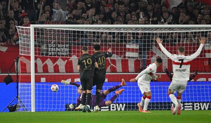 GOAL for 2 2 Deniz Undav VfB Stuttgart 26 against goalkeeper Finn Dahmen FC Augsburg FCA 01 Goal celebration Maximilian Mittelstaedt VfB Stuttgart 07 VfB Stuttgart vs FC Augsburg FCA 09 11 2025 DFL REGULATIONS PROHIBIT ANY USE OF PHOTOGRAPHS AS IMAGE SEQUENCES AND OR QUASI VIDEO VfB Stuttgart vs FC Augsburg FCA
