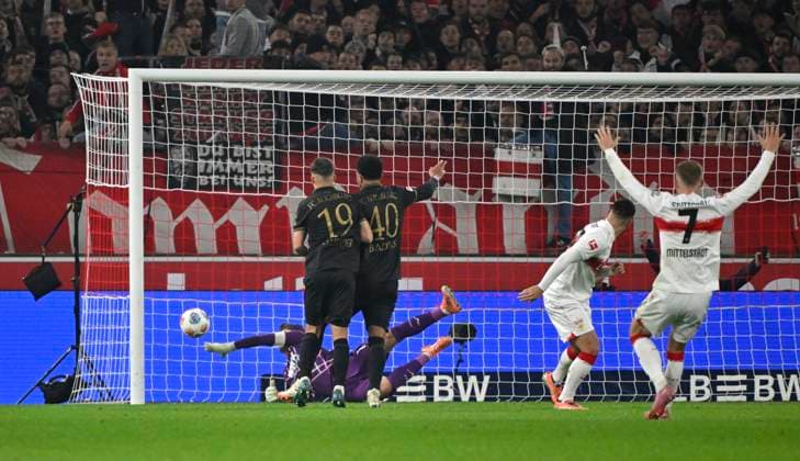 GOAL for 2 2 Deniz Undav VfB Stuttgart 26 against goalkeeper Finn Dahmen FC Augsburg FCA 01 Goal celebration Maximilian Mittelstaedt VfB Stuttgart 07 VfB Stuttgart vs FC Augsburg FCA 09 11 2025 DFL REGULATIONS PROHIBIT ANY USE OF PHOTOGRAPHS AS IMAGE SEQUENCES AND OR QUASI VIDEO VfB Stuttgart vs FC Augsburg FCA