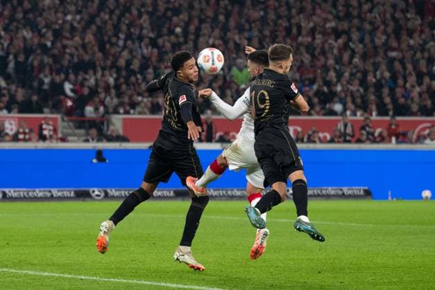 Goal for 2 2 by Deniz Undav VfB Stuttgart 26 left Noahkai Banks FC Augsburg, 40 , right Robin Fellhauer FC Augsburg, 19 GER, VfB Stuttgart vs FC Augsburg, Football, Men, 1 Bundesliga, Matchday 10, Season 2025 2026, 09 11 2025, DFL DFB REGULATES PROHIBIT ANY USE OF PHOTOGRAPHS AS IMAGE SEQUENCES AND OR QUASI VIDEO, GER, VfB Stuttgart vs FC Augsburg, Football, Men, 1 Bundesliga, Matchday 10, Season 2025 2026, 09 11 2025 Stuttgart Copyright: xEibner-Pressefoto WolfgangxFrankx EP_WFK