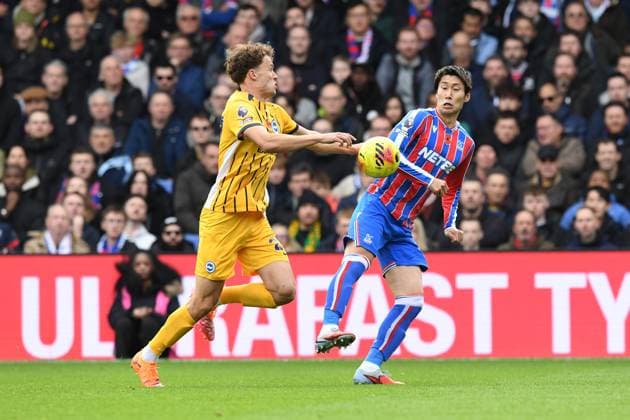 Crystal Palace v Brighton and Hove Albion Premier League 09 11 2025. Matts Wieffer Midfielder of Brighton and Hove Albion and Daichi Kamada Midfielder of Crystal Palace in action during the Premier League match between Crystal Palace and Brighton and Hove Albion at Selhurst Park, London, England on 9 November 2025. London Selhurst Park Greater London England Editorial use only DataCo restrictions apply See www.football-dataco.com , Copyright: xJeffxMoodx PSI-23206-0059