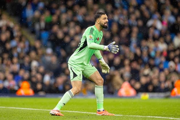 Football - FA Premier League - Manchester City FC v Liverpool FC MANCHESTER, ENGLAND - Sunday, November 9, 2025: Liverpool s goalkeeper Giorgi Mamardashvili during the FA Premier League match between Manchester City FC and Liverpool FC at the City of Manchester Stadium. (Photo by David Rawcliffe Propaganda) MANCHESTER City of Manchester Stadium GREATER MANCHESTER ENGLAND  Copyright: xDavidxRawcliffex P2025-11-09-Man_City_Liverpool-67