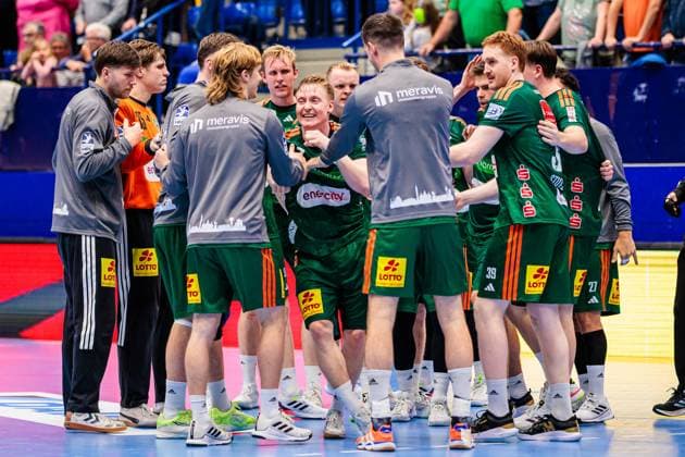 The team of TSV Hannover Burgdorf cheers after 29 30 victory GER, TBV Lemgo Lippe vs TSV Hannover Burgdorf, Handball, 1 Bundesliga, 11 Matchday, Season 2025 2026, 09 11 2025 GER, TBV Lemgo Lippe vs TSV Hannover Burgdorf, Handball, 1 Bundesliga, 11 Matchday, Season 2025 2026, 09 11 2025 Lemgo Copyright: xEibner-Pressefoto JanxRollingerx EP_JSK