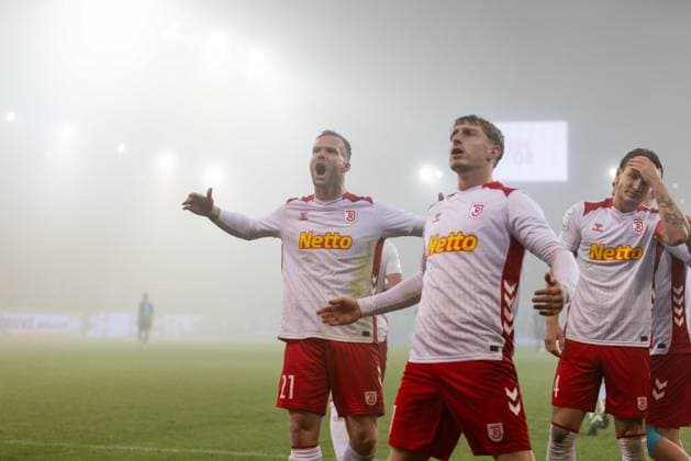 09 11 2025, Soccer, GER, Season, 3 Liga, Season 2025 2026, Matchday 14, SSV Jahn Regensburg TSV 1860 München Cheering after the 3 0 by Noel Eichinger Regensburg DFL REGULATIONS PROHIBIT ANY USE OF PHOTOGRAPHS AS IMAGE SEQUENCES AND OR QUASI VIDEO