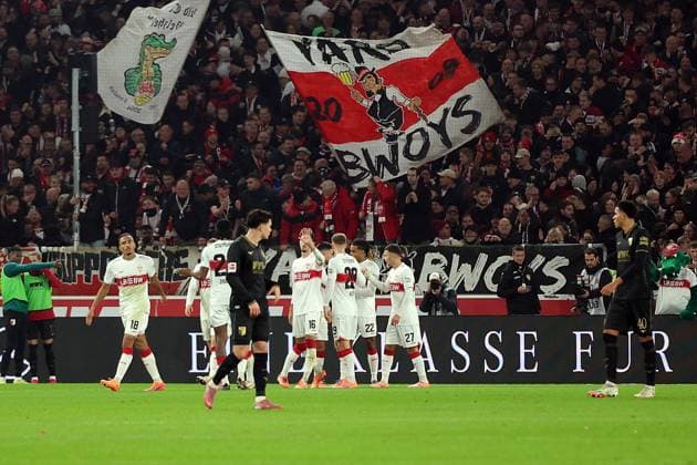 09 11 2025, xrekx, Fußball 1 Bundesliga, VfB Stuttgart FC Augsburg v l Torjubel nach dem Tor zum celebrating the goal celebrate 2 2 durch Deniz Undav VfB Stuttgart DFL DFB REGULATIONS PROHIBIT ANY USE OF PHOTOGRAPHS as IMAGE SEQUENCES and or QUASI VIDEO Stuttgart