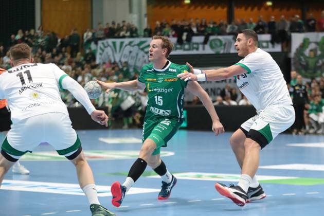 Handball DAIKIN HBL, SC DHfK Leipzig Füchse Berlin 09 11 2025 Adam Lönn 15, SC DHfK Leipzig , next to him Mijajlo Marsenic 93, Füchse Berlin Handball, DAIKIN HBL, 1 Bundesliga, Season 2025 2026, 11 Matchday SC DHfK Leipzig vs Füchse Berlin on 09 11 2025 at Quarterback Immobilien Arena Leipzig Copyright: xBEAUTIFULxSPORTS JanxKaeferx