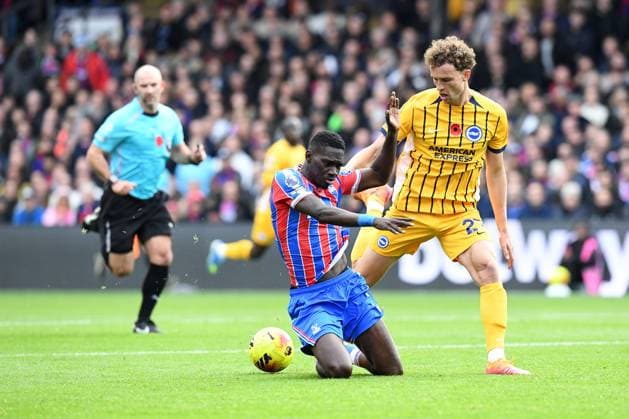 Crystal Palace v Brighton and Hove Albion Premier League 09 11 2025. Ismaila Sarr Midfielder of Crystal Palace goes to ground under pressure from Matts Wieffer Midfielder of Brighton and Hove Albion during the Premier League match between Crystal Palace and Brighton and Hove Albion at Selhurst Park, London, England on 9 November 2025. London Selhurst Park Greater London England Editorial use only DataCo restrictions apply See www.football-dataco.com , Copyright: xJeffxMoodx PSI-23206-0069