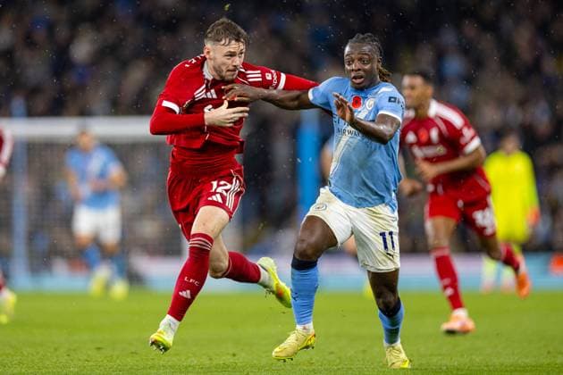 Football - FA Premier League - Manchester City FC v Liverpool FC MANCHESTER, ENGLAND - Sunday, November 9, 2025: Liverpool s Conor Bradley and Manchester City s JÃ rÃ my Doku (R) during the FA Premier League match between Manchester City FC and Liverpool FC at the City of Manchester Stadium. (Photo by David Rawcliffe Propaganda) MANCHESTER City of Manchester Stadium GREATER MANCHESTER ENGLAND  Copyright: xDavidxRawcliffex P2025-11-09-Man_City_Liverpool-75