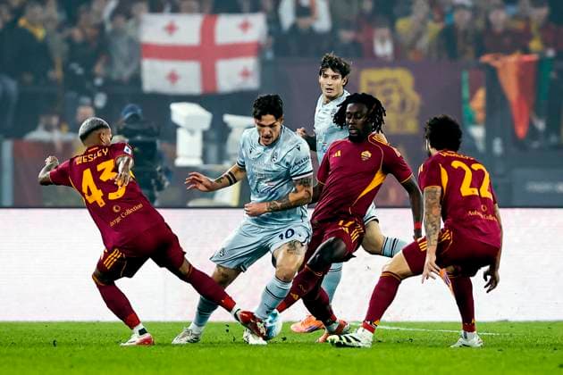 November 9, 2025, Rome, ITALIA: Roma™s Kouadio Kone (L) and Udinese™s Nicolo Zaniolo (R) in action during the Italian Serie A soccer match AS Roma vs Udinese Calcio at the Olimpico stadium in Rome, Italy, 09 November 2025. ANSA ANGELO CARCONI Soccer: Serie A; AS Roma Vs Udinese Calcio  - ZUMAa110 20251109_zaf_a110_093 Copyright: xAngeloxCarconix