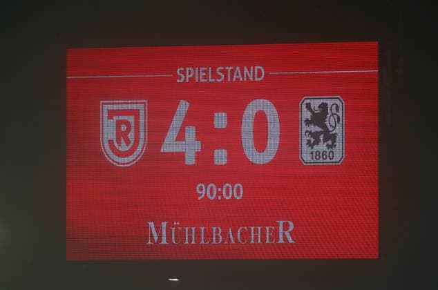 Football, Men, 3 Liga, Season 2025 2026, SSV Jahn Regensburg TSV 1860 Munich, Jahnstadion Final score, Final score on the scoreboard 4 0