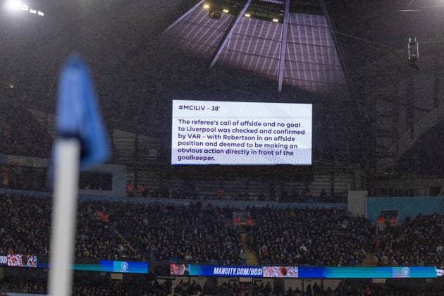 Football - FA Premier League - Manchester City FC v Liverpool FC MANCHESTER, ENGLAND - Sunday, November 9, 2025: A screen explaining why VAR ruled out Liverpool s equalising goal for offside during the FA Premier League match between Manchester City FC and Liverpool FC at the City of Manchester Stadium. (Photo by David Rawcliffe Propaganda) MANCHESTER City of Manchester Stadium GREATER MANCHESTER ENGLAND  Copyright: xDavidxRawcliffex P2025-11-09-Man_City_Liverpool-87