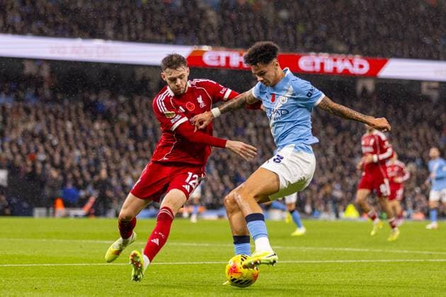 Football - FA Premier League - Manchester City FC v Liverpool FC MANCHESTER, ENGLAND - Sunday, November 9, 2025: Liverpool s Conor Bradley (L) and Manchester City s Nico O Reilly during the FA Premier League match between Manchester City FC and Liverpool FC at the City of Manchester Stadium. (Photo by David Rawcliffe Propaganda) MANCHESTER City of Manchester Stadium GREATER MANCHESTER ENGLAND  Copyright: xDavidxRawcliffex P2025-11-09-Man_City_Liverpool-89