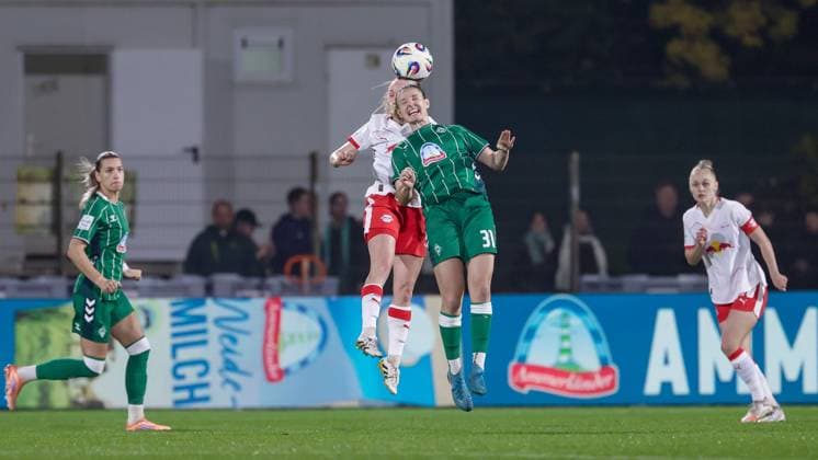 from left Lou Ann Joly RB Leipzig, 6 and Verena Wieder SV Werder Bremen, 31 in header duel, header, duel, action, action, game scene, THE DFB REGULATIONS PROHIBIT ANY USE OF PHOTOGRAPHS AS IMAGE SEQUENCES AND OR QUASI VIDEO , 09 11 2025, Bremen Germany , Football, Google Pixel Womens Bundesliga, SV Werder Bremen RB Leipzig xobx