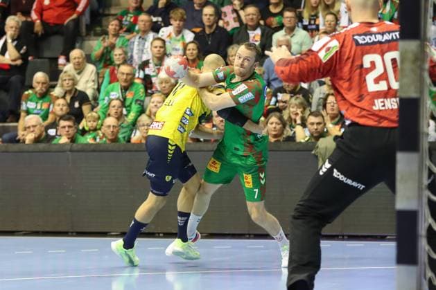 09 11 2025, xgox, Handball, Daikin HBL, SC Magdeburg SC Magdeburg Rhein Neckar Loewen v l Felix Claar Magdeburg, 7 wirft Tor, Torschuetze, erzielt Tor, Treffer, scores the goal Magdeburg