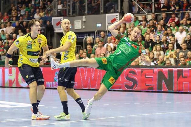 09 11 2025, xgox, Handball, Daikin HBL, SC Magdeburg SC Magdeburg Rhein Neckar Loewen v l Felix Claar Magdeburg, 7 wirft Tor, Torschuetze, erzielt Tor, Treffer, scores the goal Magdeburg