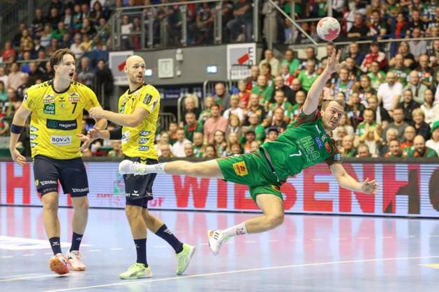 09 11 2025, xgox, Handball, Daikin HBL, SC Magdeburg SC Magdeburg Rhein Neckar Loewen v l Felix Claar Magdeburg, 7 wirft Tor, Torschuetze, erzielt Tor, Treffer, scores the goal Magdeburg