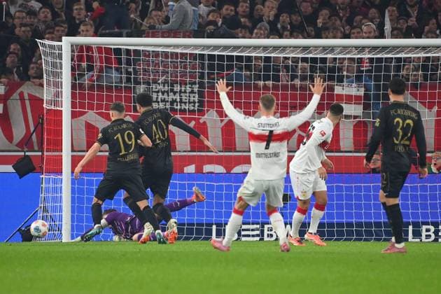 Goal Deniz UNDAV VFB Stuttgart to 2 2,Action,Penalty area scene Soccer 1 Bundesliga Season 2025 2026, 10 Matchday, Matchday10 VfB Stuttgart FC Augsburg on 09 11 2025 MHP ARENA