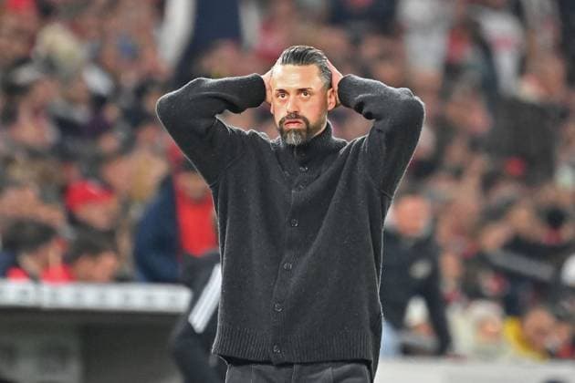 Sandro WAGNER coach FC Augsburg , disappointment,frustration,disappointed,frustrated,dejected, single image,cropped single motif,half figure,half figure Football 1 Bundesliga season 2025 2026, 10 Matchday, Matchday10 VfB Stuttgart FC Augsburg on 09 11 2025 MHP ARENA