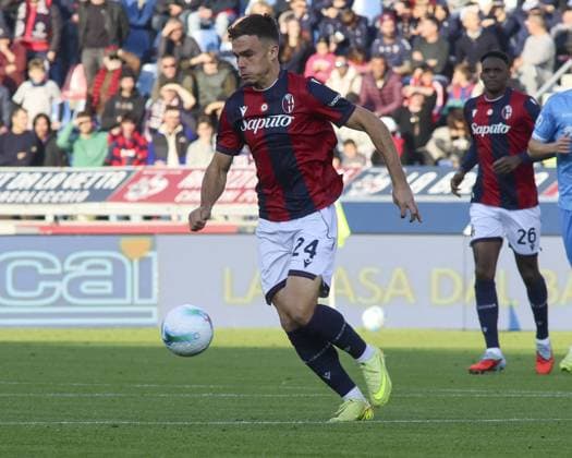 CALCIO - Serie A - Bologna FC vs SSC Napoli Thijs Jacco Jan Dallinga of Bologna FC play the ball during Bologna BFC vs SSC Napoli, 11Â° Serie A Enilive 2025-26 game at Renato Dall Ara stadium in Bologna (BO), Italy, on November 09, 2025. Bologna Italy  Copyright: xIPAxSport ABACAx