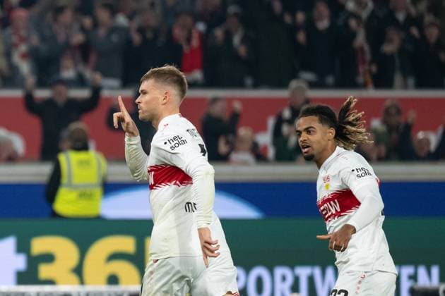 Goal for 1 1 by Maximilian Mittelstaedt VfB Stuttgart, 07 , penalty kick, penalty after a foul cheer, goal celebration re Lorenz Assignon VfB Stuttgart, 22 GER, VfB Stuttgart vs FC Augsburg, Football, Men, 1 Bundesliga, Matchday 10, Matchday 2025 2026, 09 11 2025, DFL DFB REGULATES PROHIBIT ANY USE OF PHOTOGRAPHS AS IMAGE SEQUENCES AND OR QUASI VIDEO, GER, VfB Stuttgart vs FC Augsburg, Football, Men, 1 Bundesliga, Matchday 10, Matchday 2025 2026, 09 11 2025 Stuttgart Copyright: xEibner-Pressefoto WolfgangxFrankx EP_WFK