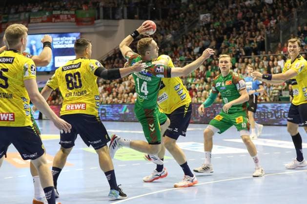 09 11 2025, xgox, Handball, Daikin HBL, SC Magdeburg SC Magdeburg Rhein Neckar Loewen v l Omar Ingi Magnusson Magdeburg, 14 throws goal, Torschuetze, scores goal, Treffer, scores the goal Magdeburg