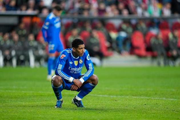 November 9, 2025, Madrid, Madrid, Spain: Jude Bellingham of Real Madrid CF laments during the Spanish League, LaLiga EA Sports, football match played between Rayo Vallecano and Real Madrid C.F. at Estadio de Vallecas on November 9, 2025, in Madrid, Spain. Madrid Spain - ZUMAa181 20251109_zaa_a181_172 Copyright: xOscarxJ.xBarrosox