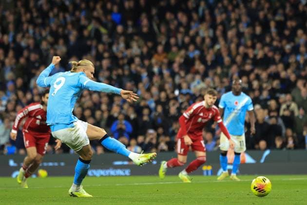9th November 2025; Etihad Stadium, Manchester, England; Premier League Football, Manchester City versus Liverpool; Erling Haaland of Manchester City has his penalty kick saved by Giorgi Mamardashvili of Liverpool  DavidxBlunsden