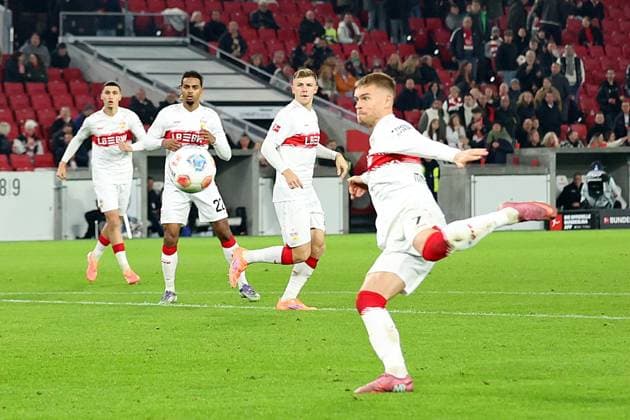 09 11 2025, xrekx, Soccer 1 Bundesliga, VfB Stuttgart FC Augsburg v l Maximilian Mittelstädt Mittelstaedt VfB Stuttgart DFL DFB REGULATIONS PROHIBIT ANY USE OF PHOTOGRAPHS as IMAGE SEQUENCES and or QUASI VIDEO Stuttgart