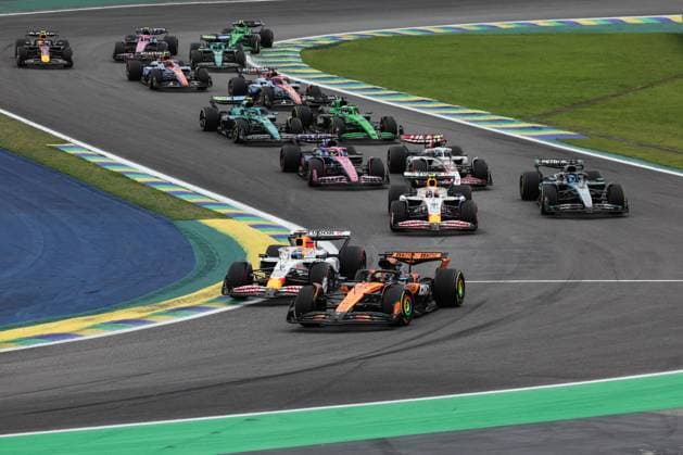 F1 - SAO PAULO GRAND PRIX 2025 81 PIASTRI Oscar (aus), McLaren F1 Team MCL39, action during the 2025 Formula 1 Grande Premio de Sao Paulo, 2025 Sao Paulo Grand Prix, 21th round of the 2025 FIA Formula One World Championship, WM, Weltmeisterschaft from November 7 to 9, 2025 on the Interlagos, in Sao Paulo, Brazil - Sao PauloBrazil  Copyright: xDPPIx