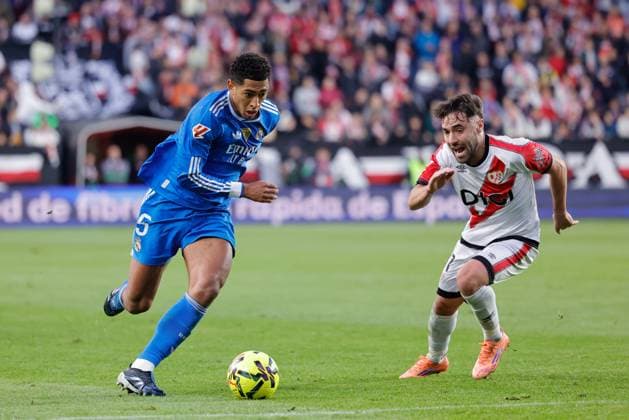 November 9, 2025, Madrid, Madrid, Spain: Jude Bellingham of Real Madrid CF in action during the Spanish League, LaLiga EA Sports, football match played between Rayo Vallecano and Real Madrid C.F. at Estadio de Vallecas on November 9, 2025, in Madrid, Spain. Madrid Spain - ZUMAa181 20251109_zaa_a181_194 Copyright: xDennisxAgyemanx