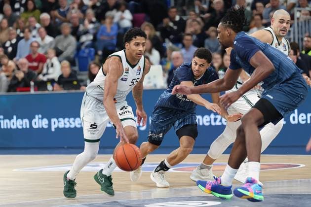 v li in duel, Eli Brooks Vet Concept Gladiators Trier, 55 , Osun Osunniyi MLP Academics Heidelberg, 12 GER, MLP Academics Heidelberg vs Vet Concept Gladiators Trier, Basketball, easycredit Basketball Bundesliga, Matchday 7, Season, 2025 2026, 09 11 2025 GER, MLP Academics Heidelberg vs Vet Concept Gladiators Trier, Basketball, easycredit Basketball Bundesliga, Matchday 7, Season, 2025 2026, 09 11 2025 Heidelberg Copyright: xEibner-Pressefoto JoergxHirschx EP_JHH