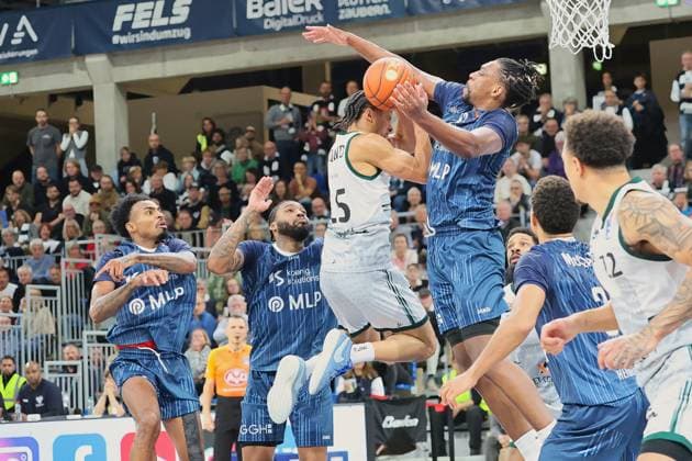 v li in duel ,Jordan Roland Vet Concept Gladiators Trier, 15 , Marcus Werthers MLP Academics Heidelberg, 00 GER, MLP Academics Heidelberg vs Vet Concept Gladiators Trier, Basketball, easycredit Basketball Bundesliga, 7 Matchday, Season, 2025 2026, 09 11 2025 GER, MLP Academics Heidelberg vs Vet Concept Gladiators Trier, Basketball, easycredit Basketball Bundesliga, 7 Matchday, Season, 2025 2026, 09 11 2025 Heidelberg Copyright: xEibner-Pressefoto JoergxHirschx EP_JHH