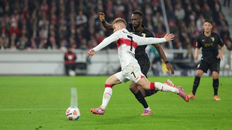 Stuttgart , Bundesliga Soccer VfB Stuttgart vs FC Augsburg , f l Maximilian Mittelstädt VfB Chrislain Matsima Augsburg According to the regulations of the DFL German Soccer League, it is prohibited to use or have used photographs taken in the stadium and or of the match in the form of sequential images and or video-like photo series