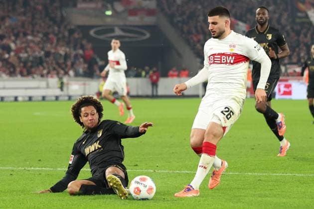 09 11 2025, xrekx, Soccer 1 Bundesliga, VfB Stuttgart FC Augsburg v l Han Noah Massengo FC Augsburg Deniz Undav VfB Stuttgart Zweikampf, Aktion, action, battle for the ball DFL DFB REGULATIONS PROHIBIT ANY USE OF PHOTOGRAPHS as IMAGE SEQUENCES and or QUASI VIDEO Stuttgart