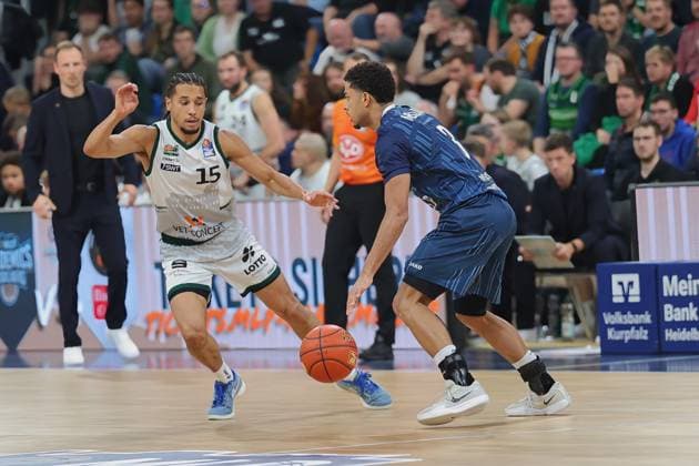 v li in duel, Jordan Roland Vet Concept Gladiators Trier, 15 , Kevin McClain MLP Academics Heidelberg, 3 GER, MLP Academics Heidelberg vs Vet Concept Gladiators Trier, Basketball, easycredit Basketball Bundesliga, 7 Matchday, Season, 2025 2026, 09 11 2025 GER, MLP Academics Heidelberg vs Vet Concept Gladiators Trier, Basketball, easycredit Basketball Bundesliga, 7 Matchday, Season, 2025 2026, 09 11 2025 Heidelberg Copyright: xEibner-Pressefoto JoergxHirschx EP_JHH