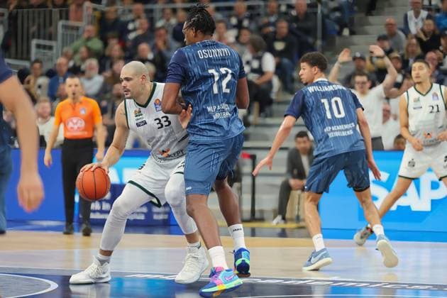 v li in duel, Eli Brooks Vet Concept Gladiators Trier, 55 , Osun Osunniyi MLP Academics Heidelberg, 12 GER, MLP Academics Heidelberg vs Vet Concept Gladiators Trier, Basketball, easycredit Basketball Bundesliga, 7 Matchday, Season, 2025 2026, 09 11 2025 GER, MLP Academics Heidelberg vs Vet Concept Gladiators Trier, Basketball, easycredit Basketball Bundesliga, 7 Matchday, Season, 2025 2026, 09 11 2025 Heidelberg Copyright: xEibner-Pressefoto JoergxHirschx EP_JHH