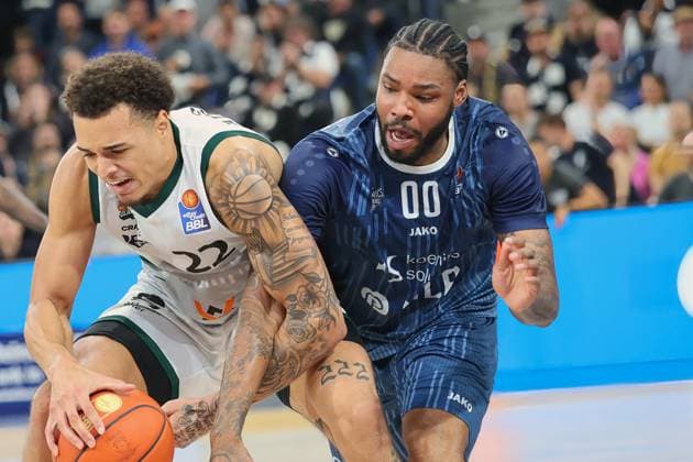 v li in duel, Eli Brooks Vet Concept Gladiators Trier, 55 , Marcus Werthers MLP Academics Heidelberg, 00 GER, MLP Academics Heidelberg vs Vet Concept Gladiators Trier, Basketball, easycredit Basketball Bundesliga, 7 Matchday, Season, 2025 2026, 09 11 2025 GER, MLP Academics Heidelberg vs Vet Concept Gladiators Trier, Basketball, easycredit Basketball Bundesliga, 7 Matchday, Season, 2025 2026, 09 11 2025 Heidelberg Copyright: xEibner-Pressefoto JoergxHirschx EP_JHH