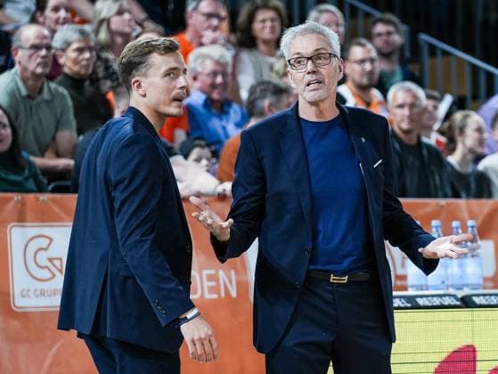 Gordon Herbert Head Coach, FC Bayern Muenchen and Daniel Herbert Assistant Coach, FC Bayern Muenchen Rasta Vechta vs FC Bayern Muenchen, Basketball, easyCredit Basketball Bundesliga, Matchday 7, Season 2025 2026, 09 11 2025 Rasta Vechta vs FC Bayern Muenchen, Basketball, easyCredit Basketball Bundesliga, Matchday 7, Season 2025 2026, 09 11 2025 Vechta Copyright: xEibner-Pressefoto DamianxKruczynx EP_DKI