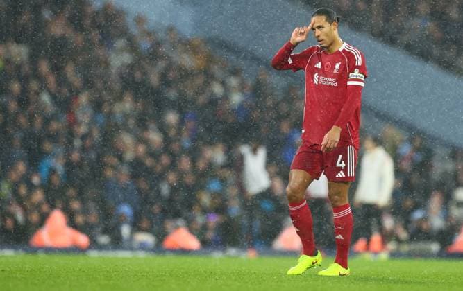 Virgil van Dijk of Liverpool looks dejected during the game Manchester City v Liverpool, Premier League, Football, Etihad Stadium, Manchester, UK - 09 Nov 2025Manchester Etihad Stadium United Kingdom EDITORIAL USE ONLY No use with unauthorised audio, video, data, fixture lists, club league logos or live services. Online in-match use limited to 120 images, no video emulation. No use in betting, games or single club league player publications.  Copyright: xPaulxCurrie Shutterstockx 15702266cf