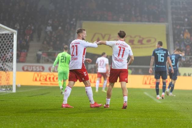 09 11 2025, Soccer, GER, Season, 3 Liga, Season 2025 2026, 14 Matchday, SSV Jahn Regensburg TSV 1860 Munich Eric Hottmann SSV Jahn Regensburg and Noel Eichinger Regensburg eDFL REGULATIONS PROHIBIT ANY USE OF PHOTOGRAPHS AS IMAGE SEQUENCES AND OR QUASI VIDEO