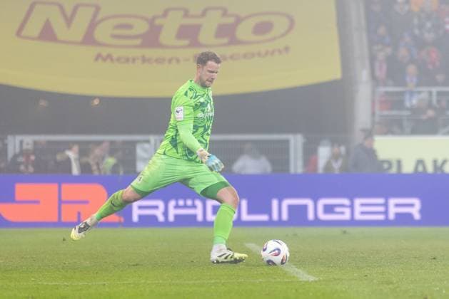 09 11 2025, Football, GER, Season, 3 Liga, Season 2025 2026, 14 Matchday, SSV Jahn Regensburg TSV 1860 München Thomas Dähne 1860 DFL REGULATIONS PROHIBIT ANY USE OF PHOTOGRAPHS AS IMAGE SEQUENCES AND OR QUASI VIDEO