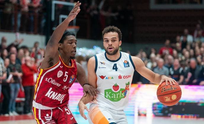 9 11 2025, Basketball, Men, easy credit BBL, easy credit Bundesliga, BBL, Bundesliga, 7 Matchday, Fitness First Würzburg Baskets Rostock Seawolves Marcus Carr Fitness First Würzburg Baskets, li against Elias Baguette Rostock Seawolves, re Würzburg tectake Arena Bayern Germany